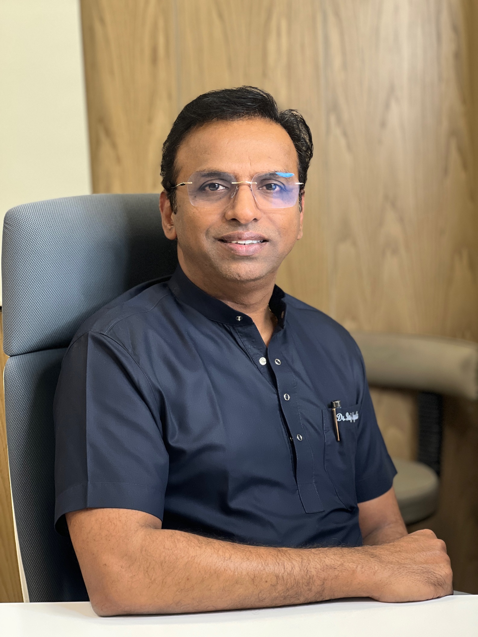 Indian Oncosurgeon Dr Raj Nagarkar Achieves New Record With 2000 Robotic-Assisted Surgeries