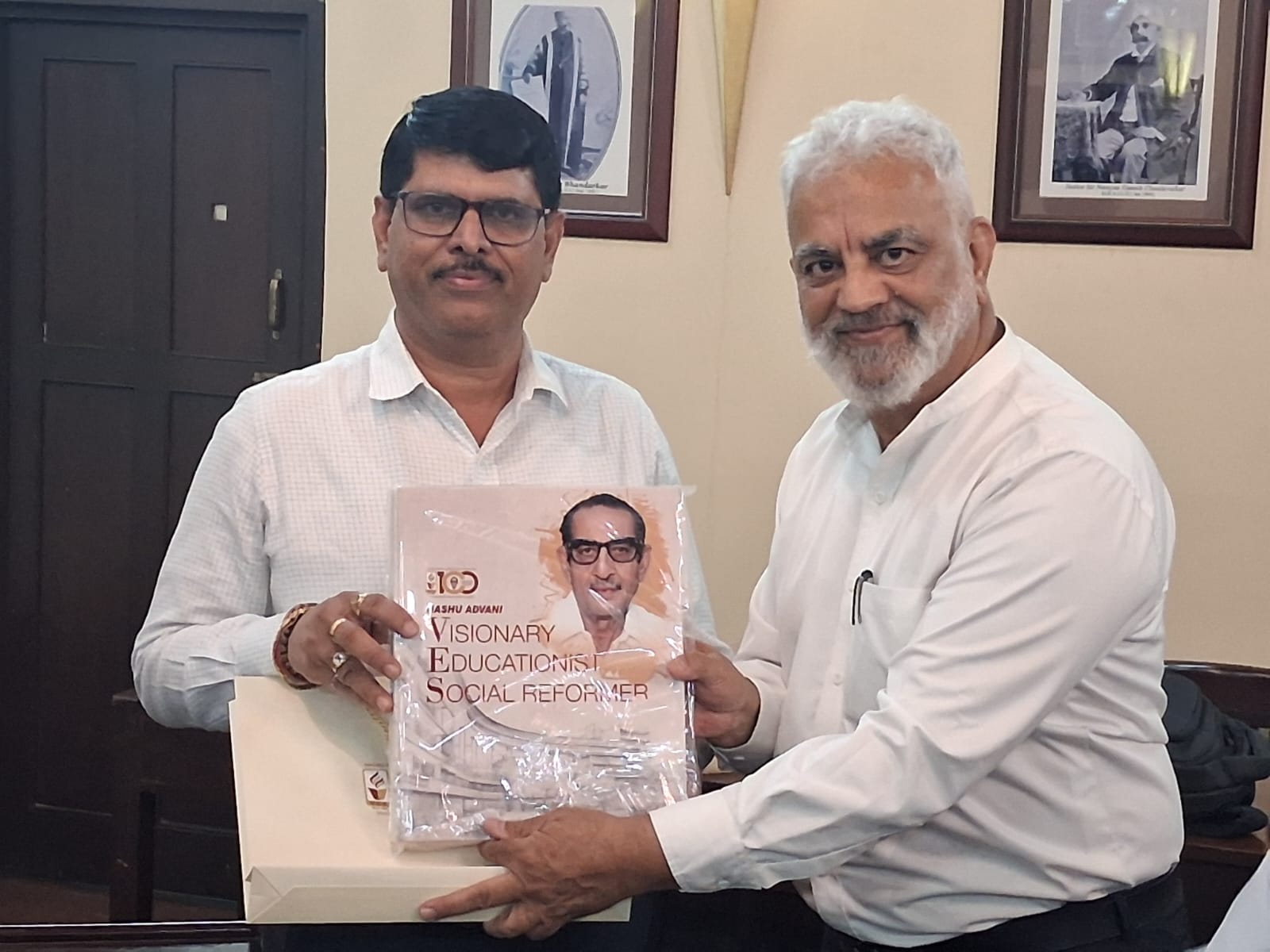 Vivekanand Education Society and University of Mumbai Sign MoU for Centre of Excellence in Sindhi Language