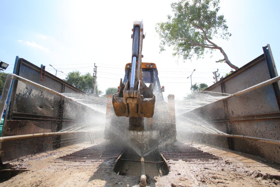 DELHI METRO RAIL CORPORATION CONDUCTING SPECIAL DRIVES TO COMBAT POLLUTION
