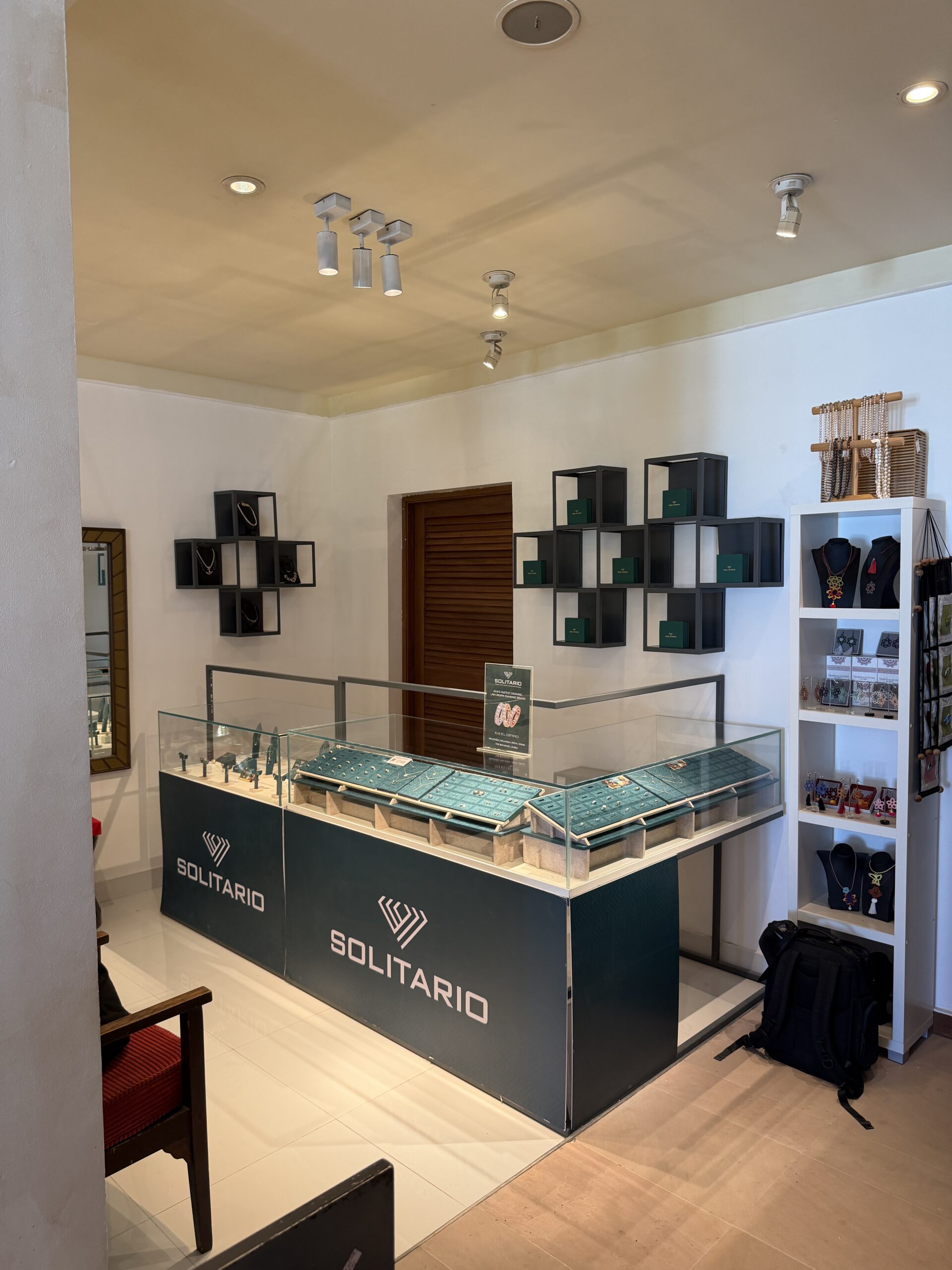 Solitario Maldives expansion Essence Retail lab grown diamond luxury launch