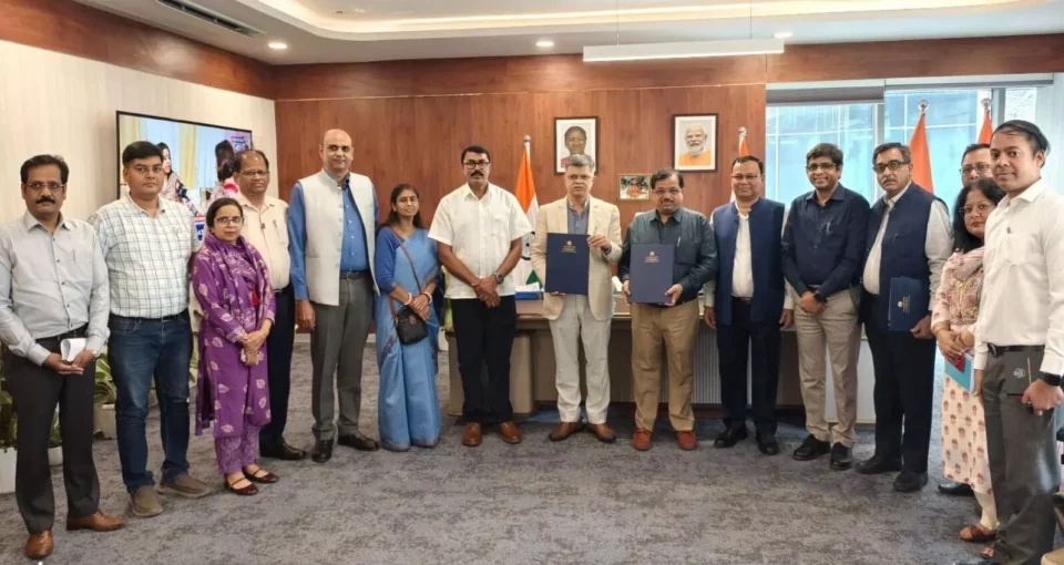 NBCC HUDCO MoU August Kranti Bhawan redevelopment Delhi